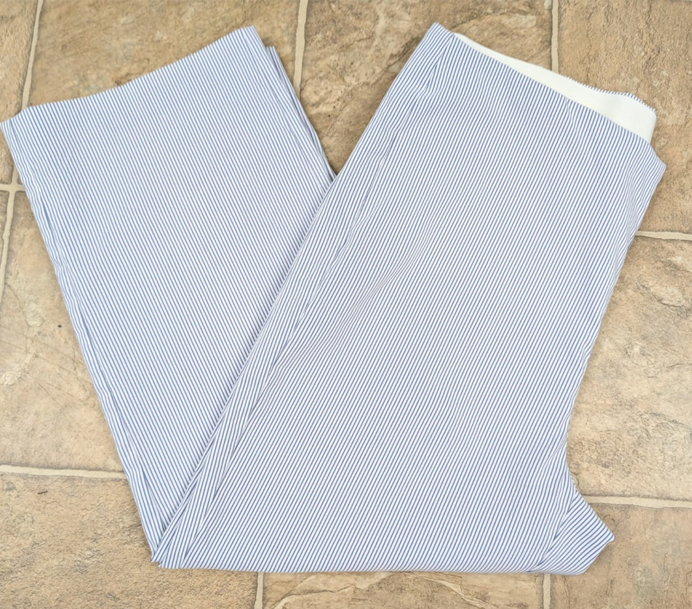 Chico's sz 2.5 or 14 Crop or Capri Pants pull on blue & white pinstripes 2413